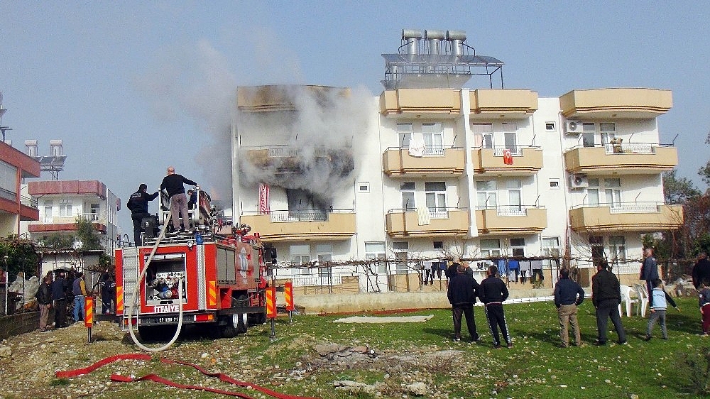Manavgat'ta korkutan ev yangını!