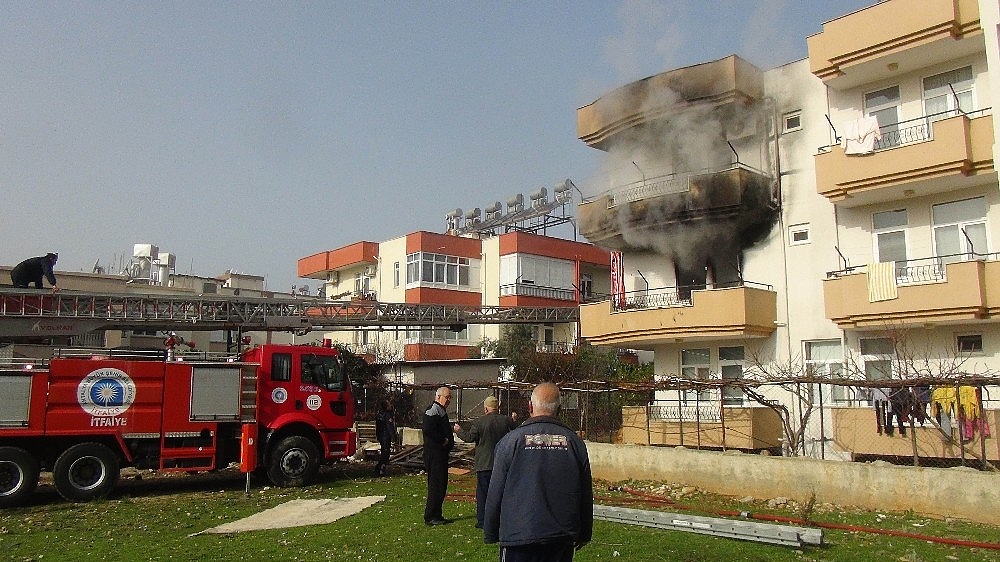 Manavgat'ta korkutan ev yangını!