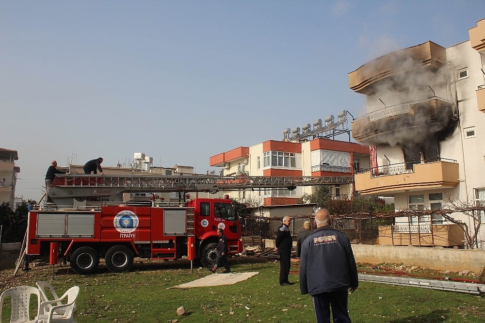 Manavgat'ta korkutan ev yangını!