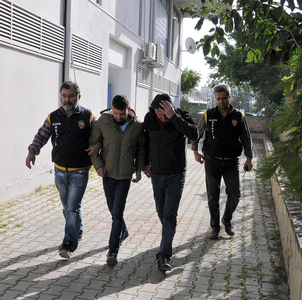 Polisten silah kaçakçılarına suçüstü yaptı!
