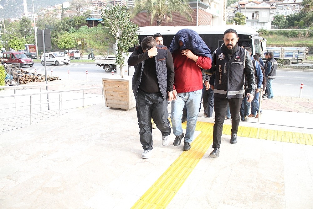 Alanya'da 17 tefeci şüphelisi adliyede!