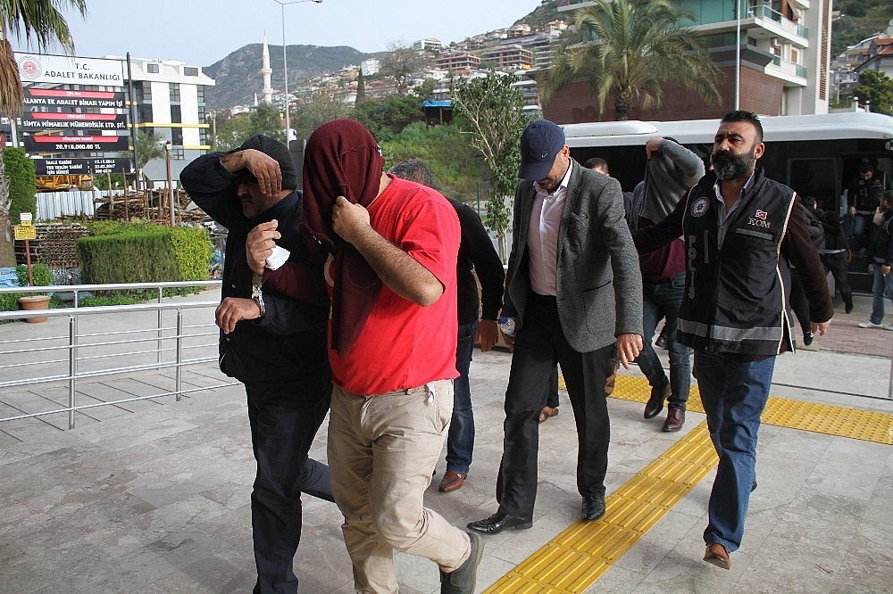 Alanya'da 17 tefeci şüphelisi adliyede!
