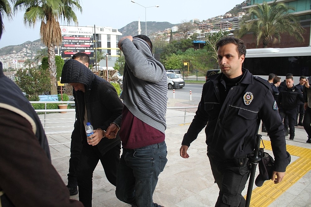 Alanya'da 17 tefeci şüphelisi adliyede!