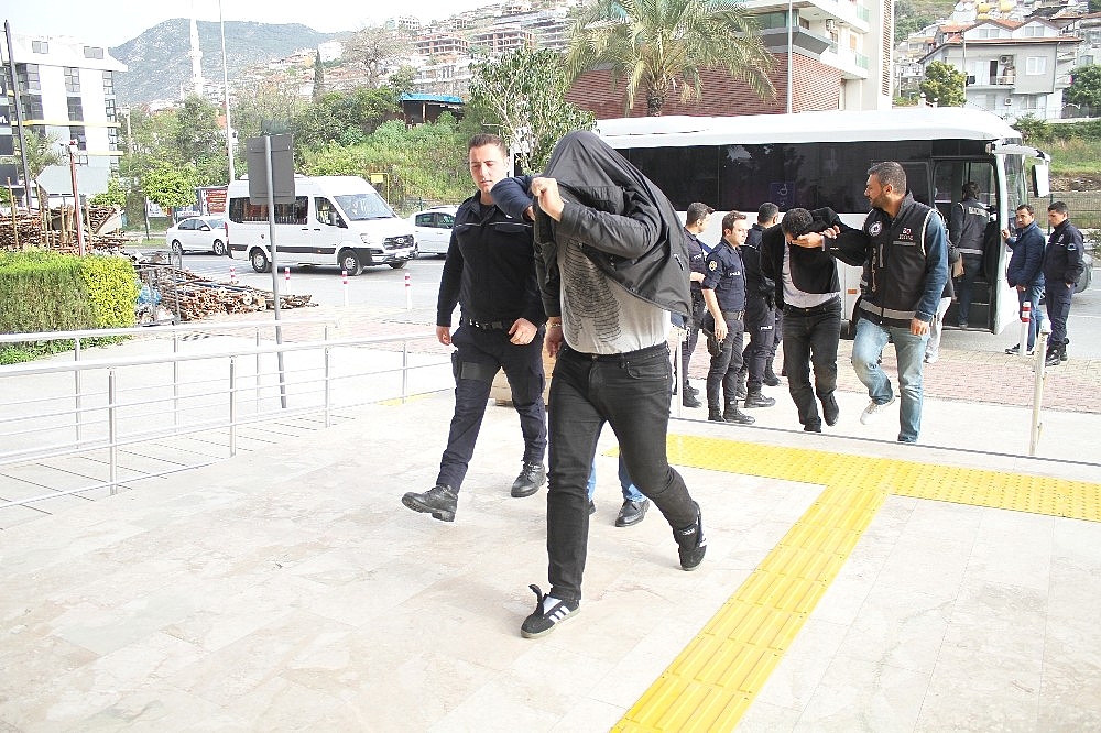Alanya'da 17 tefeci şüphelisi adliyede!