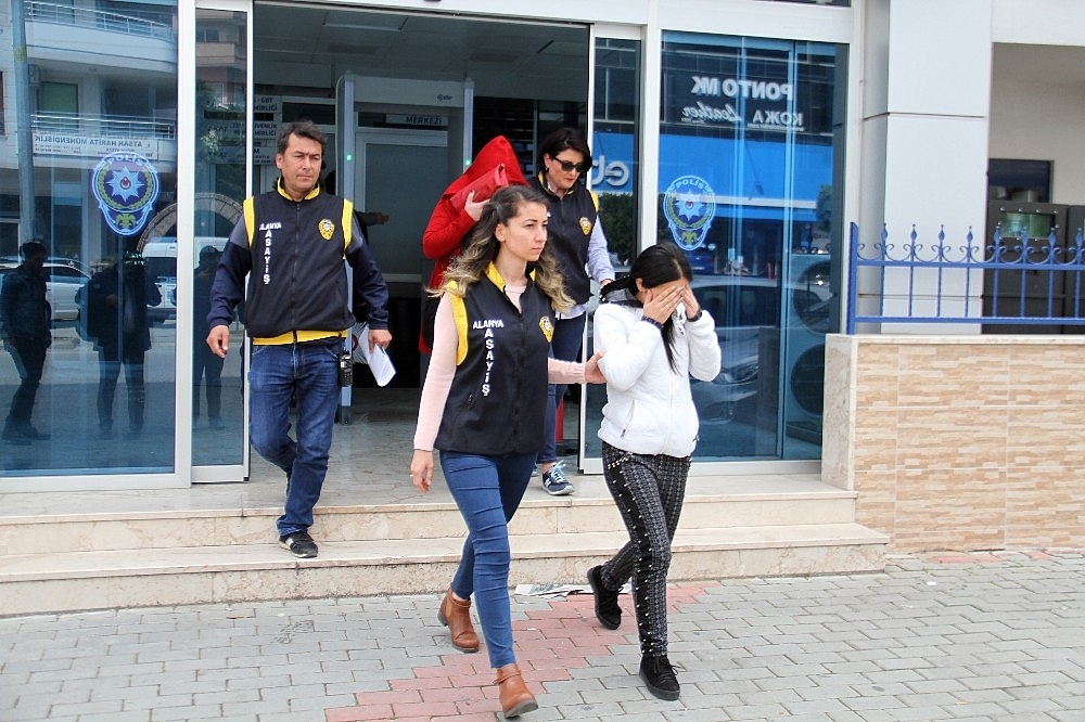 Alanya'da fuhuş operasyonu: 2'si kadın 4 gözaltı!