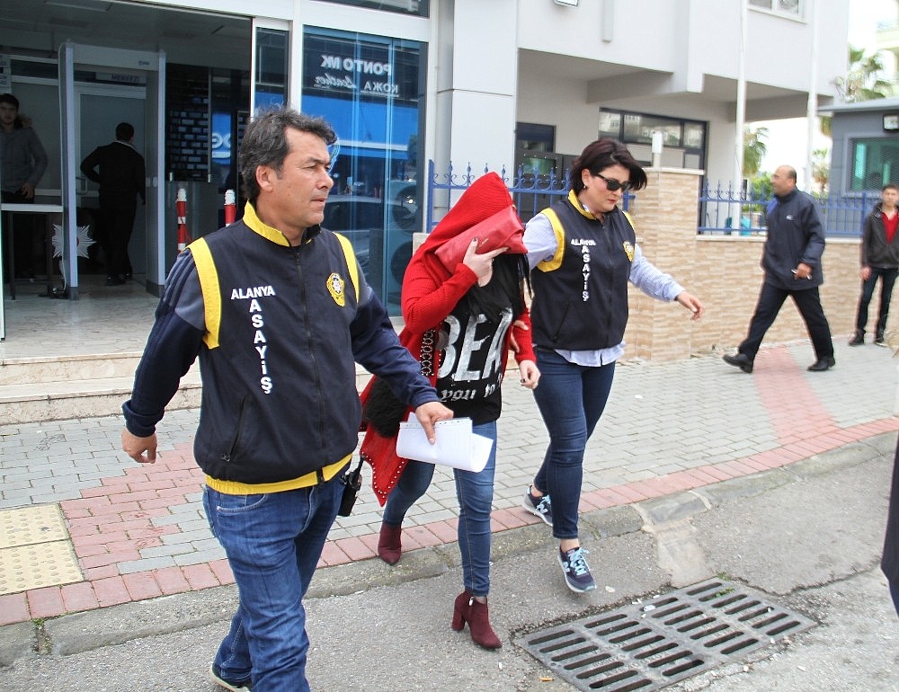 Alanya'da fuhuş operasyonu: 2'si kadın 4 gözaltı!