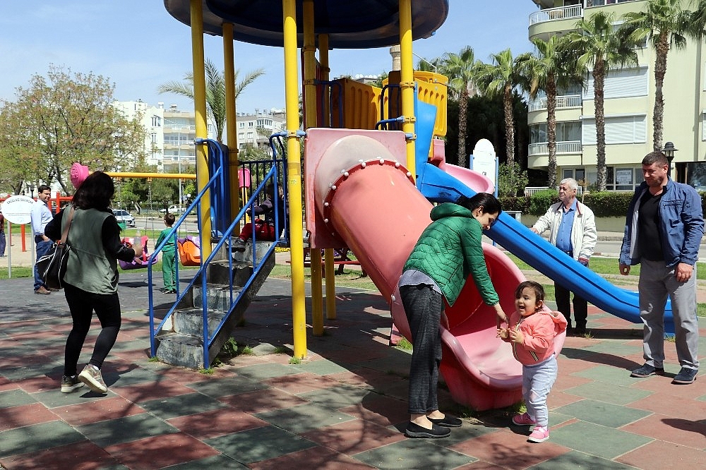 Antalya 'Çocuk Parklarına Kamera Konsun' dedi
