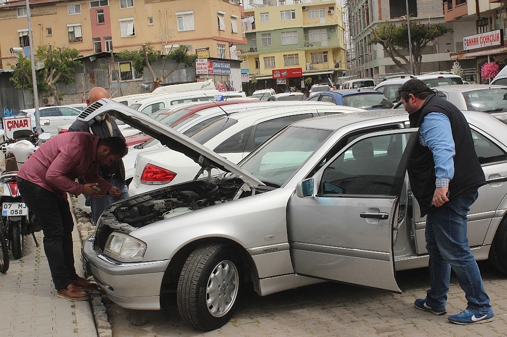 Antalya'da ikiz plakalı lüks otomobile el konuldu!