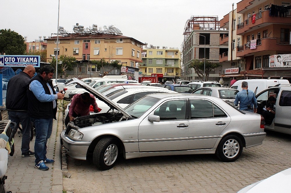 Antalya'da ikiz plakalı lüks otomobile el konuldu!