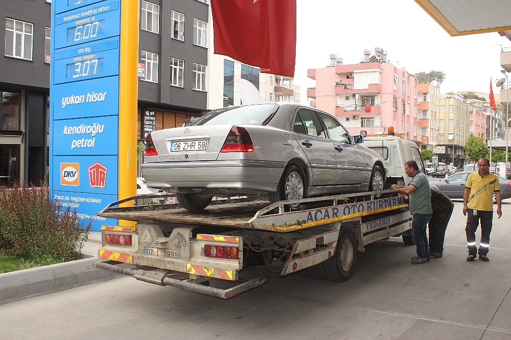 Antalya'da ikiz plakalı lüks otomobile el konuldu!