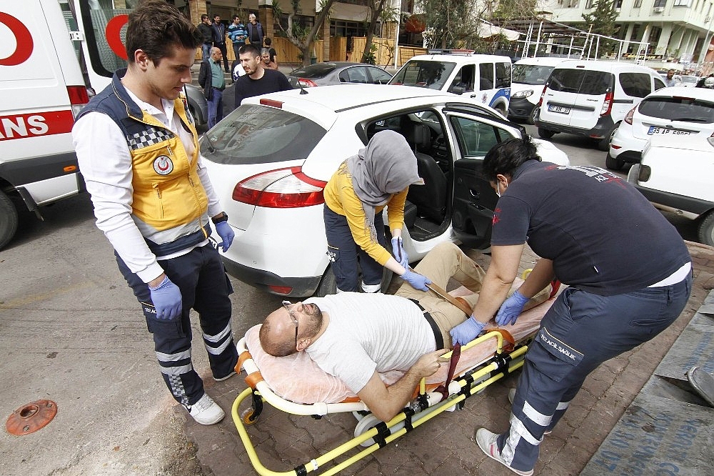 Antalya'da silahlı alacak kavgası: 1 yaralı!
