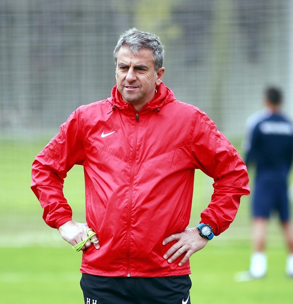 Antalyaspor'dan şehitlere bayraklı saygı