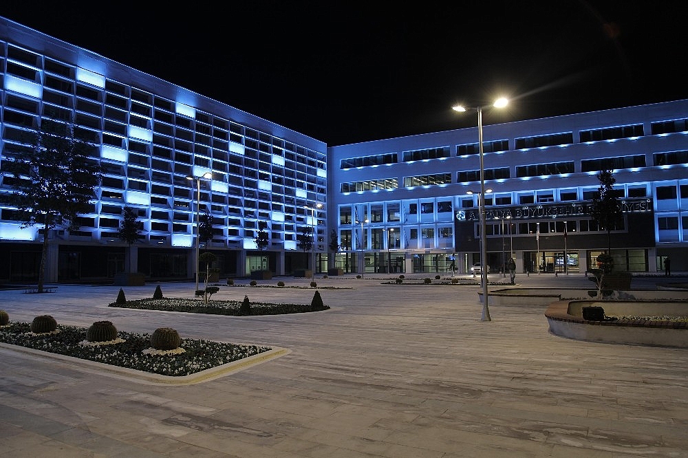 Büyükşehir Belediyesi ışıklarını çevre için kapatıyor