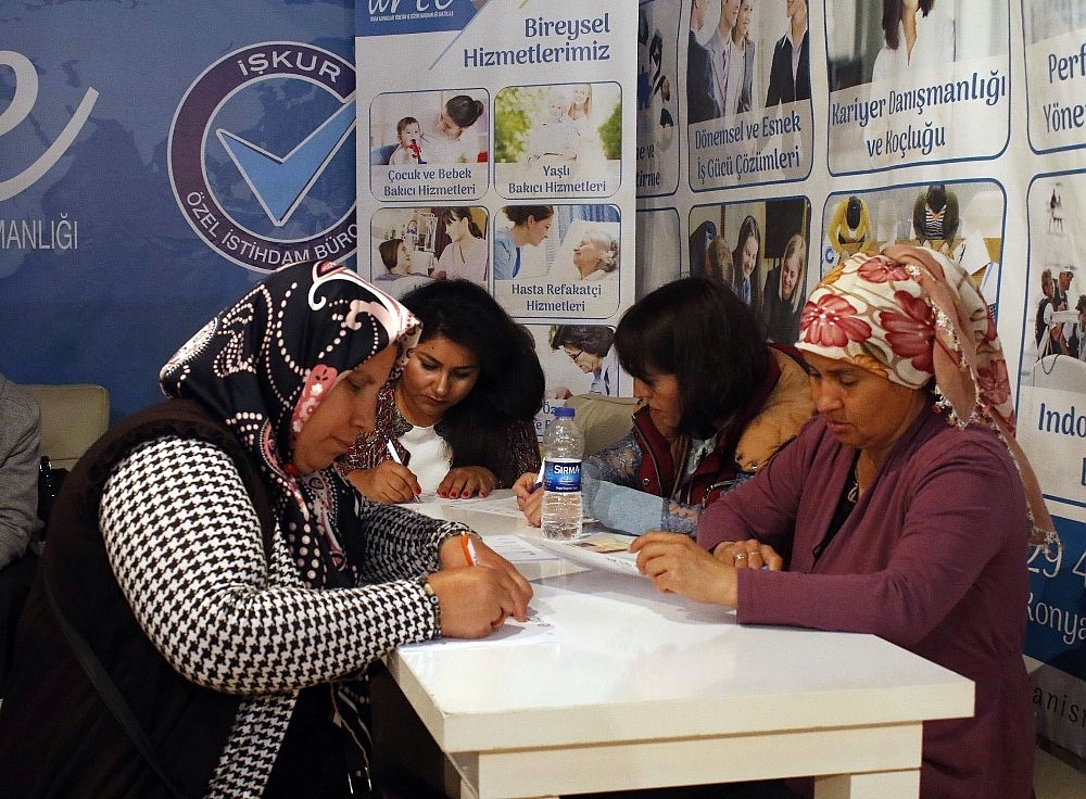 İş arayanlarla iş verenler İstihdam Fuarı'nda buluştu
