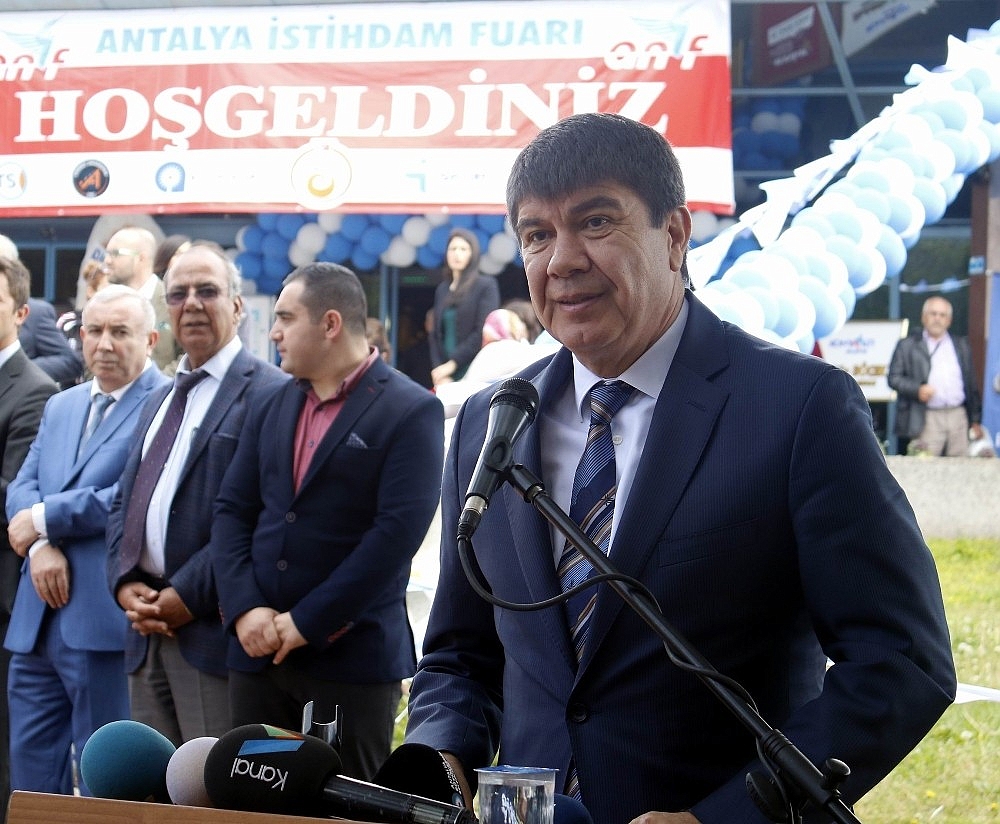 İş arayanlarla iş verenler İstihdam Fuarı'nda buluştu