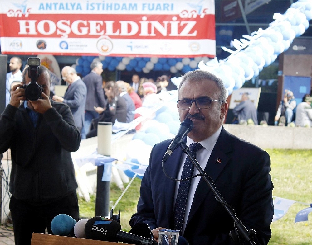 İş arayanlarla iş verenler İstihdam Fuarı'nda buluştu