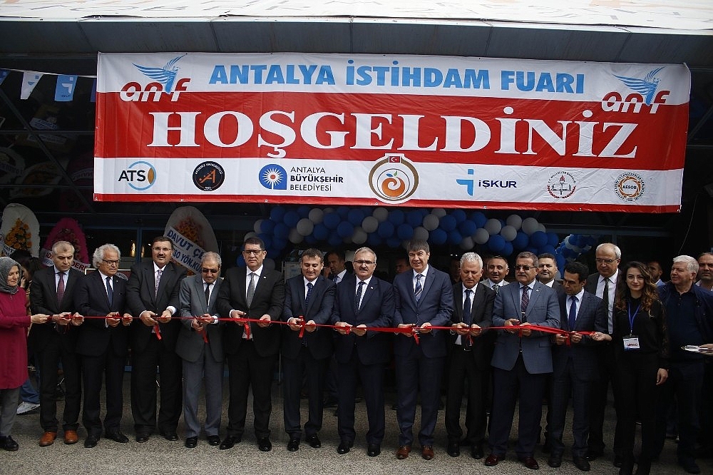 İş arayanlarla iş verenler İstihdam Fuarı'nda buluştu