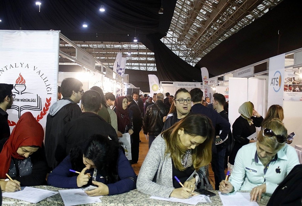 İş arayanlarla iş verenler İstihdam Fuarı'nda buluştu