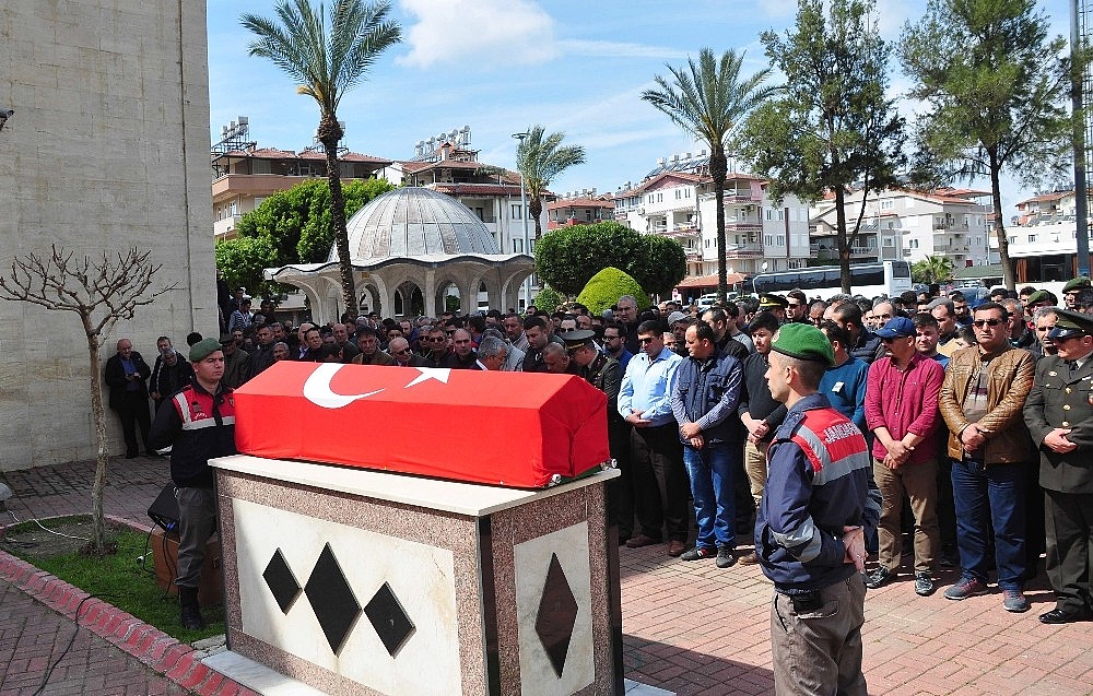 Kalp krizi sonucu hayatını kaybeden Uzman Çavuş Antalya'da toprağa verildi!