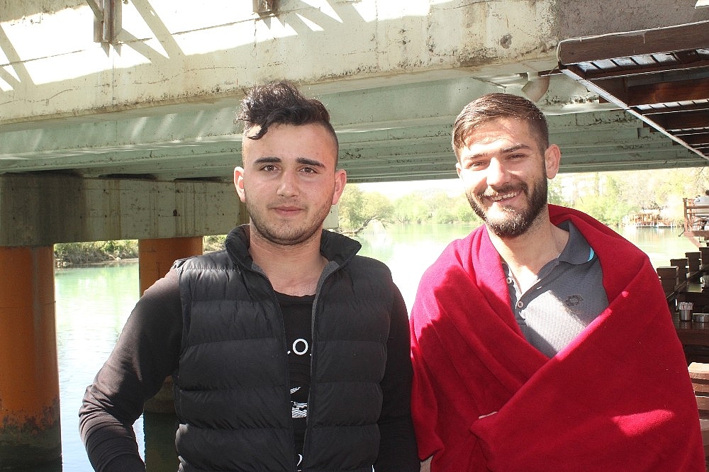 Manavgat Köprüsü'nden atlayan genç kızı tekne personeli kurtardı!