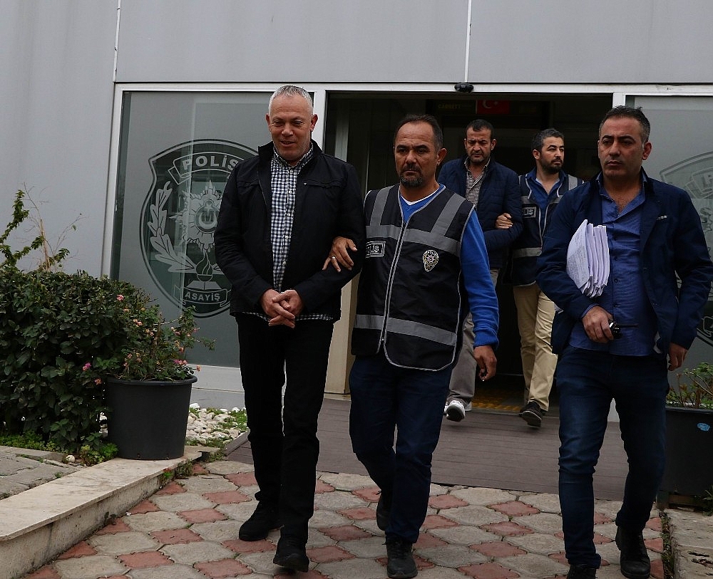 'MİT mensubuyuz' deyip dolandırdılar!