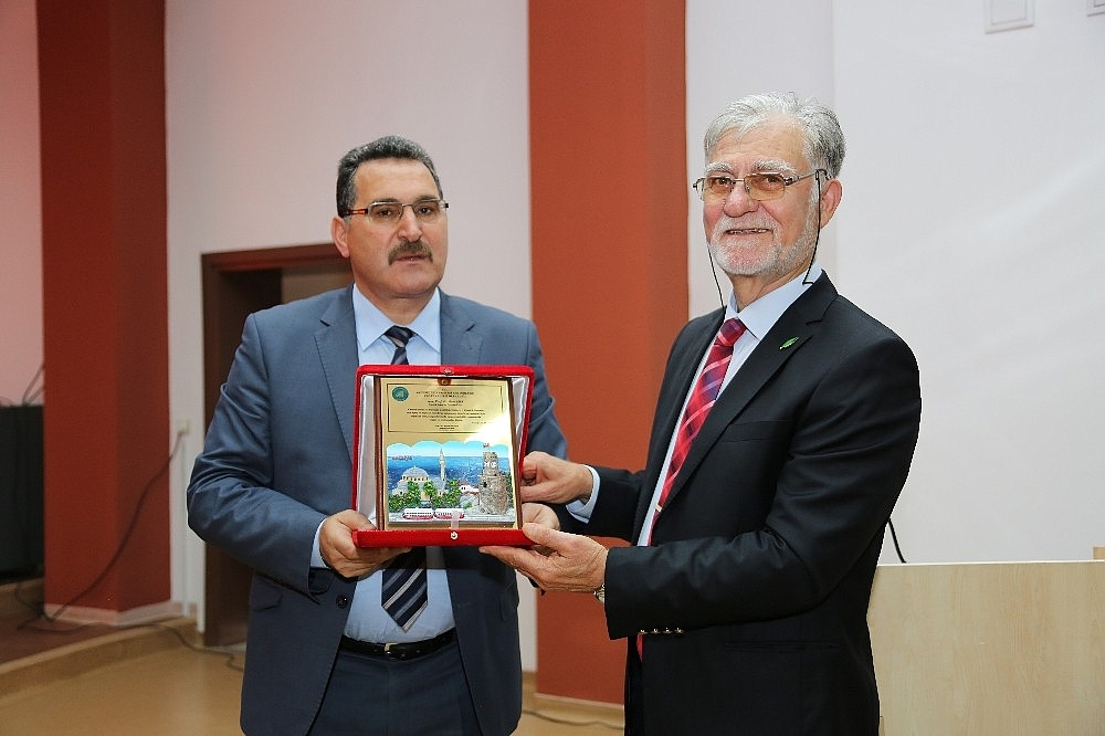 Prof. Dr. Işık: "Bir türün yok olması domino etkisi göstererek, pek çok başka türün yok almasına yol açmaktadır"