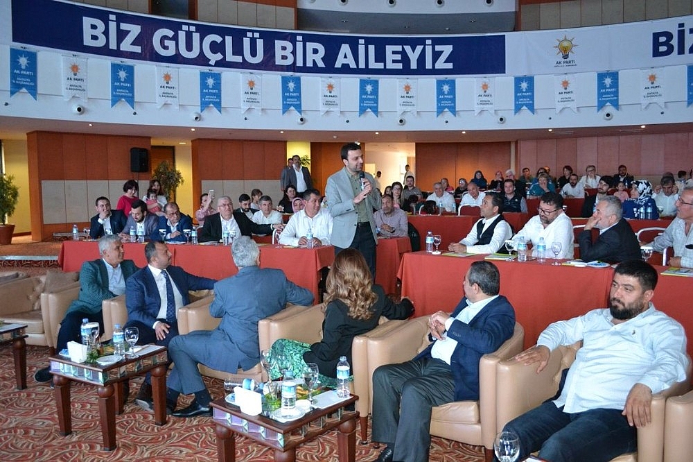 AK Parti Antalya İl Yönetimi 2019 yolunda eğitim kampına girdi
