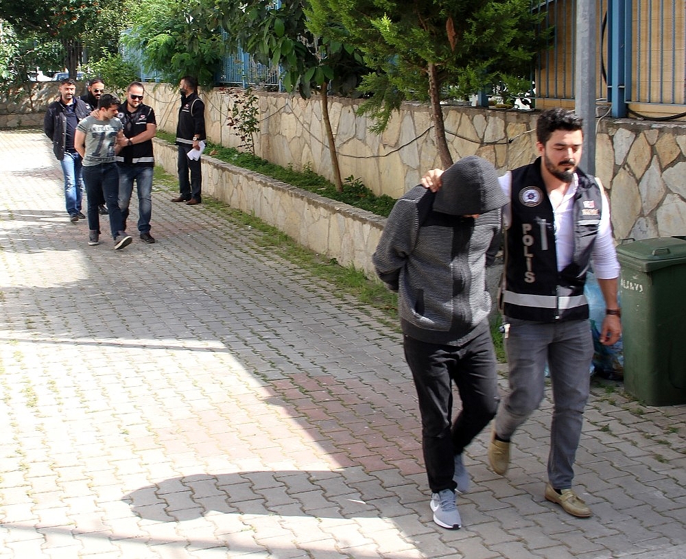 Alanya'da gözaltına alınan suç örgütü şüphelileri adliyede!