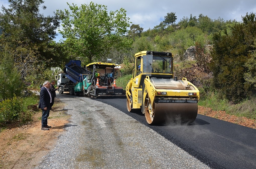 Alanya'da sıcak asfalt çalışmaları