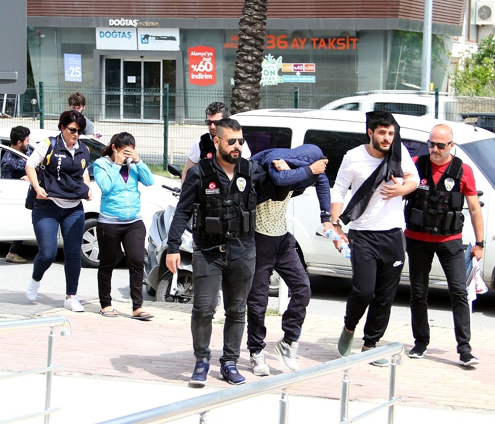 Alanya'da uyuşturucu operasyonu: 3 gözaltı!