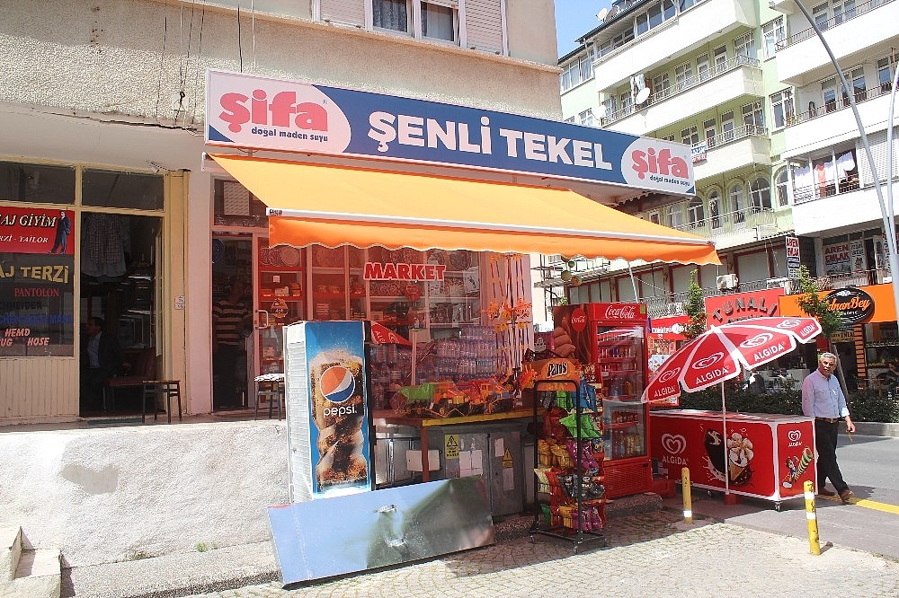Alarm çalınca kasayı bırakıp kaçtılar! (Videolu)