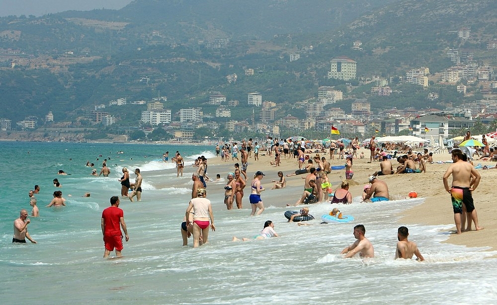 Antalya Nisan'a rekorla girdi (Videolu)