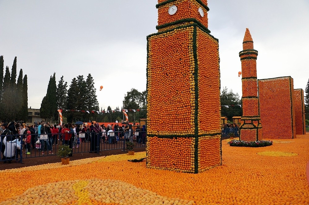 Antalya'da 50 ton narenciyenin kullanıldığı Portakal Çiçeği Festivali başladı