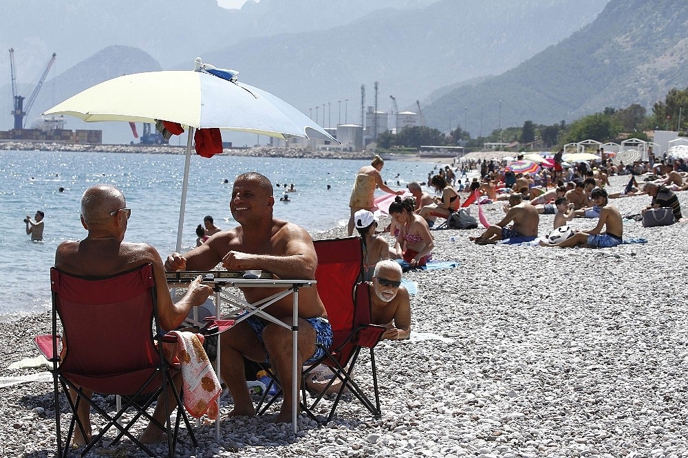 Antalya'da Nisan ayında 5 metrelik karla mücadele
