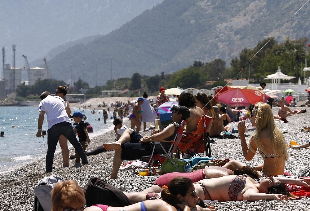 Antalya'da Nisan ayında 5 metrelik karla mücadele