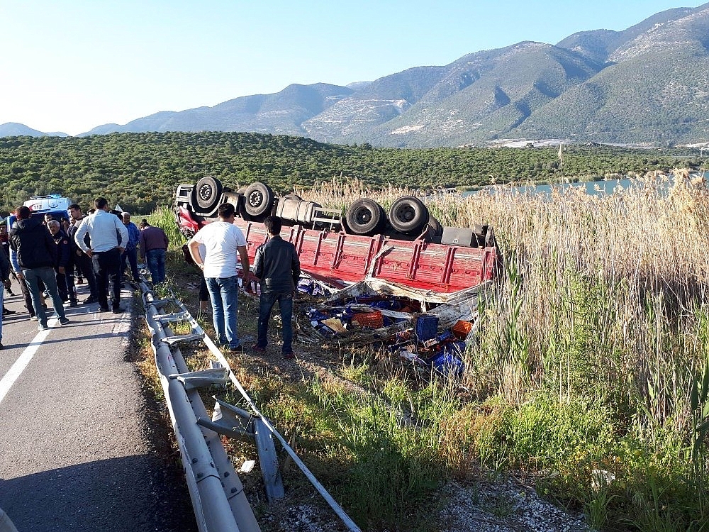 Antalya'da öğrencilerin otostopu acı bitti!