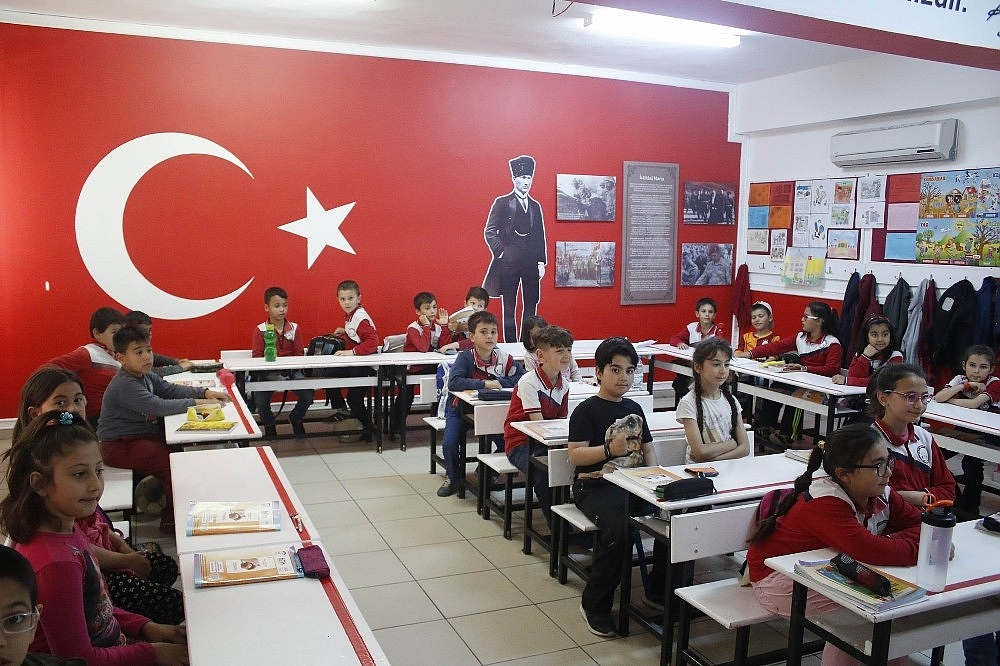 Antalya'da yaşayan ilkokul