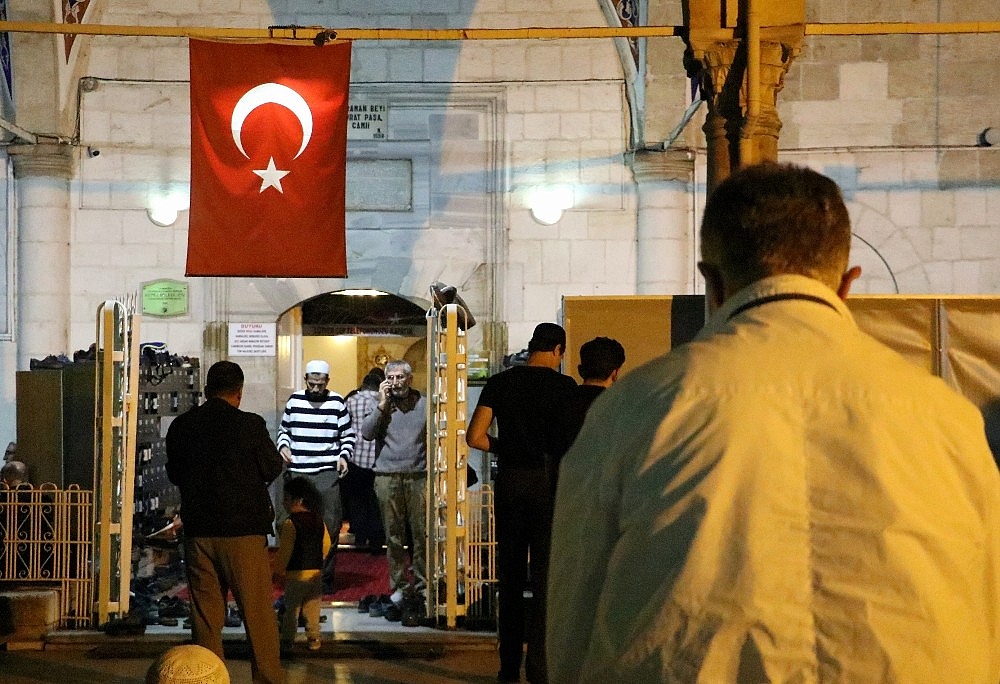 Antalyalılar Miraç Kandilinde camilere akın etti