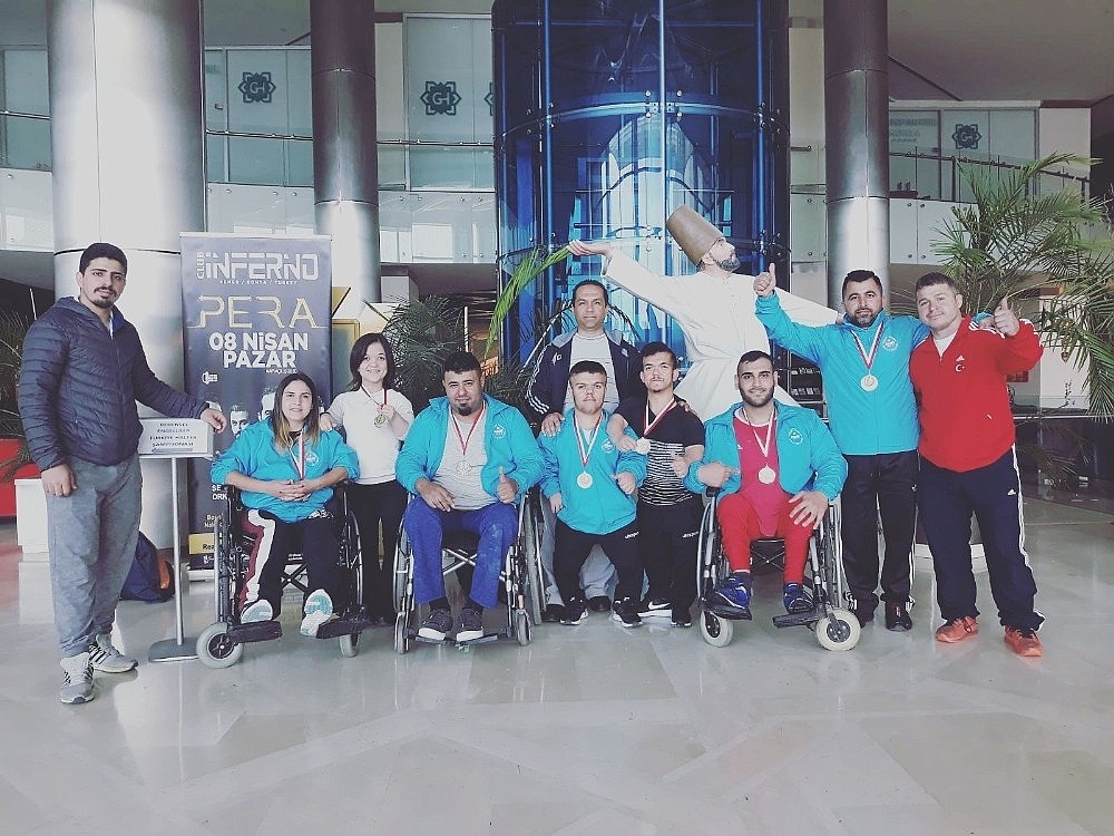 ASAT sporcuları madalyaları topladı