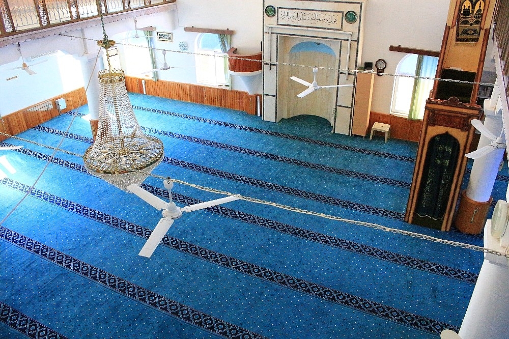Büyükşehir Belediyesi cami halılarını yeniliyor