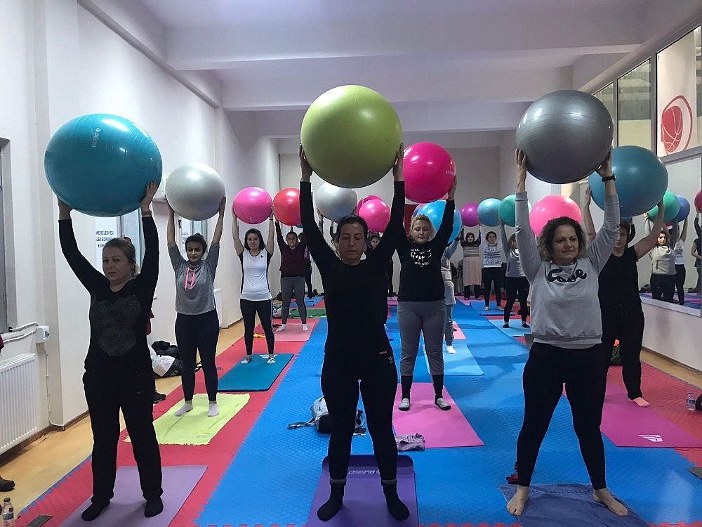 Büyükşehir, Finike'de hizmetlerine devam ediyor