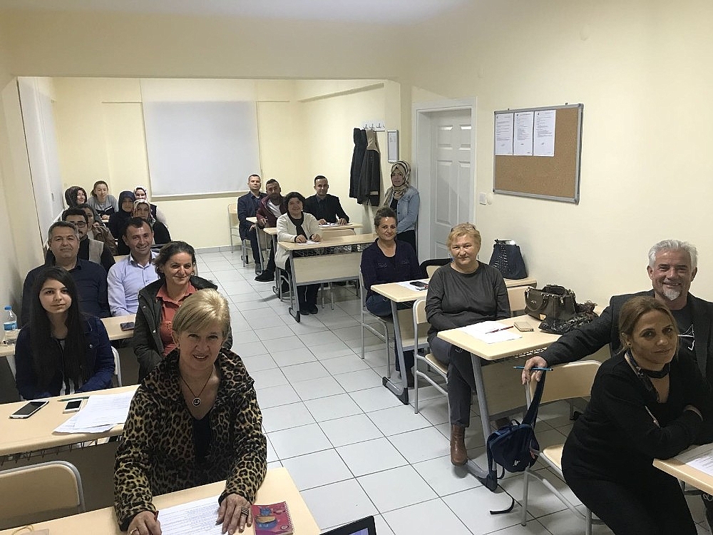 Büyükşehir, Finike'de hizmetlerine devam ediyor