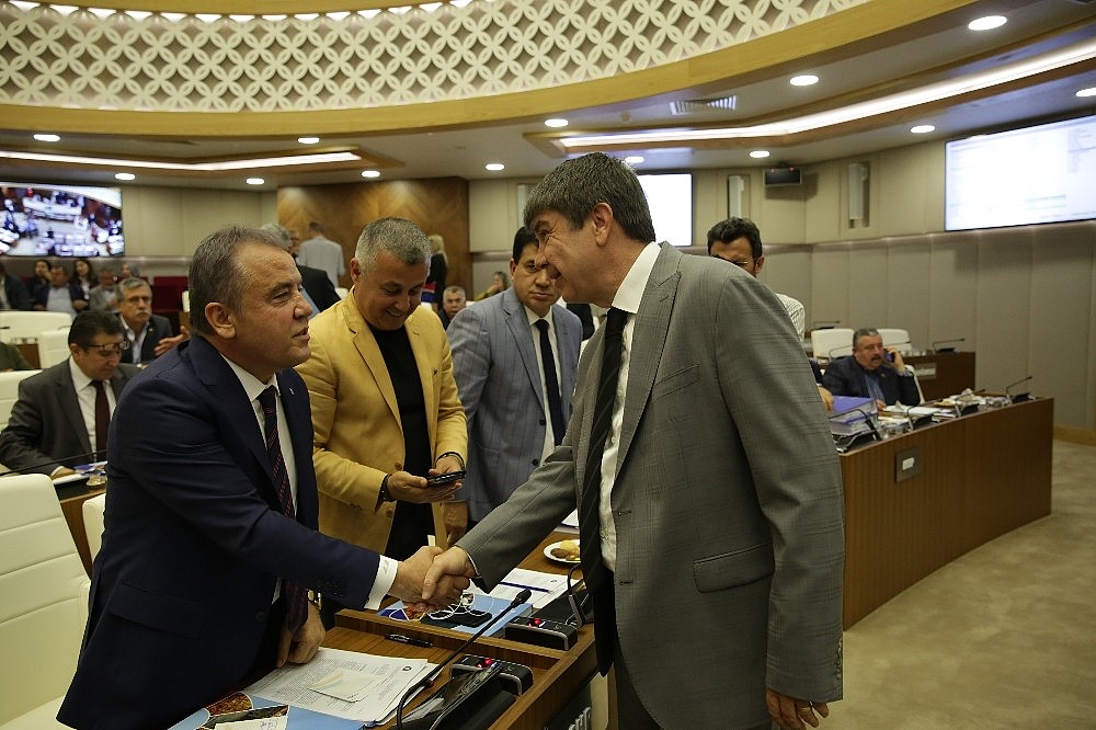 Büyükşehir Meclisinde Konyaaltı Sahili'nin ihalesi tartışıldı!