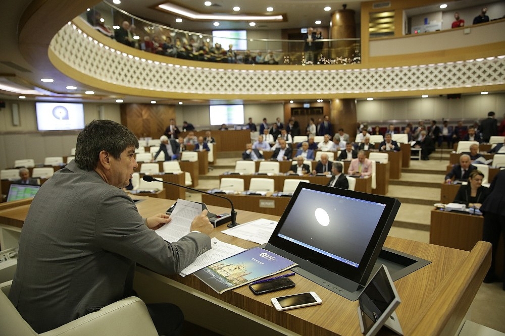 Büyükşehir Meclisinde Konyaaltı Sahili'nin ihalesi tartışıldı!