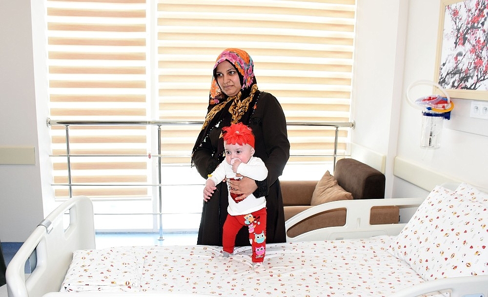 Dünyada sadece 10 kişide bulunan hastalığa kapılan minik bebek şifayı Alanya'da buldu! (Videolu)