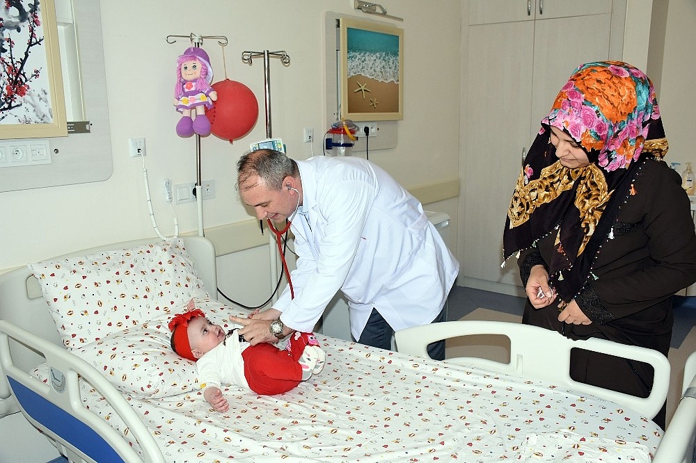 Dünyada sadece 10 kişide bulunan hastalığa kapılan minik bebek şifayı Alanya'da buldu! (Videolu)