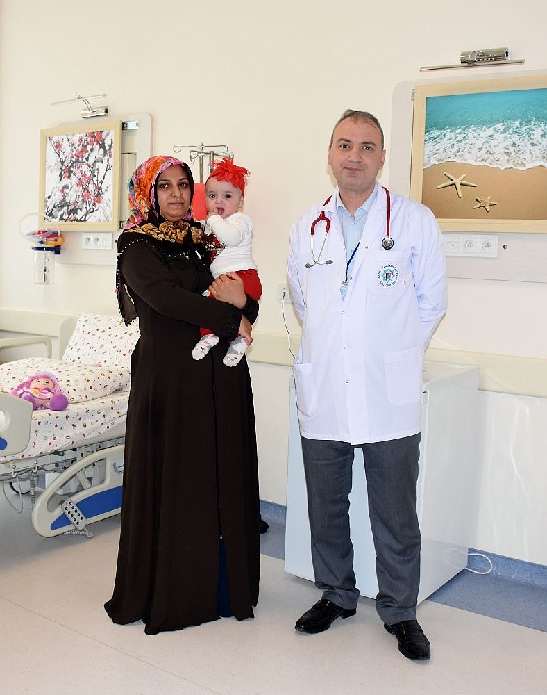 Dünyada sadece 10 kişide bulunan hastalığa kapılan minik bebek şifayı Alanya'da buldu! (Videolu)
