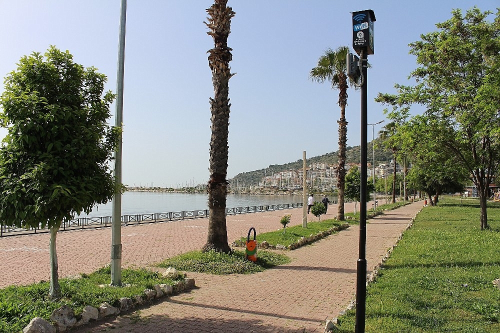 Finike'de ücretsiz internet dönemi başladı