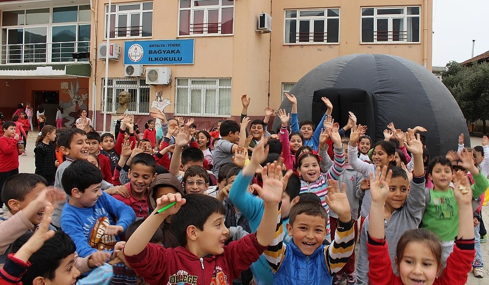 Finikeli çocuklar 'Gezegen Evi'ni çok sevdi
