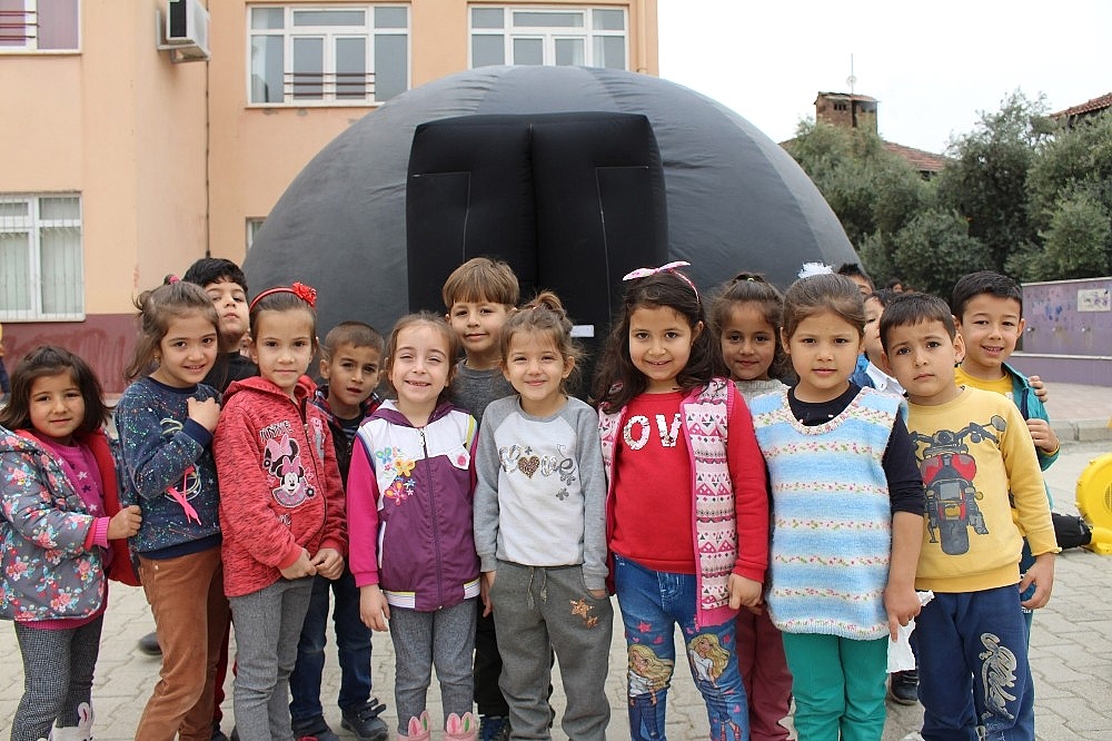Finikeli çocuklar 'Gezegen Evi'ni çok sevdi